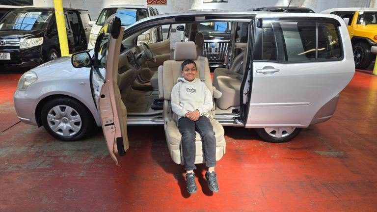 2010 Toyota Raum 1.5 Auto lift mobility chair  Petrol Automatic