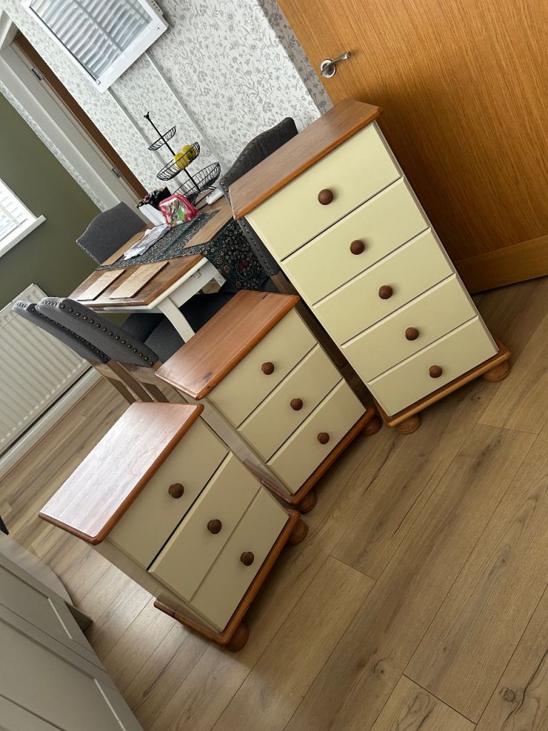 2 bedside tables / tallboy draws. £30 for all
