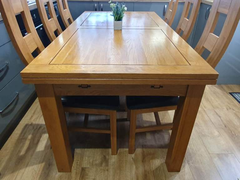 Dining table and 6 chairs can be delivered