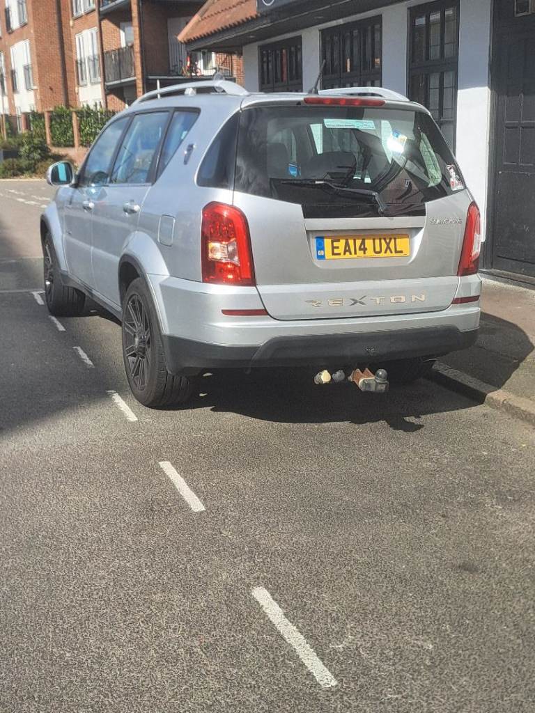 REXTON Large 4×4 ecomomical car