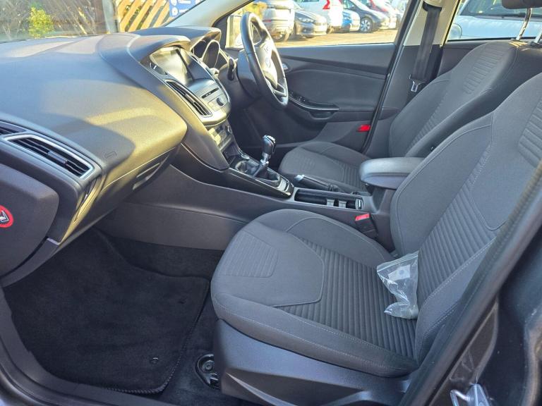 2016 Ford Focus 1.0 EcoBoost 125 Titanium 5dr HATCHBACK PETROL Manual