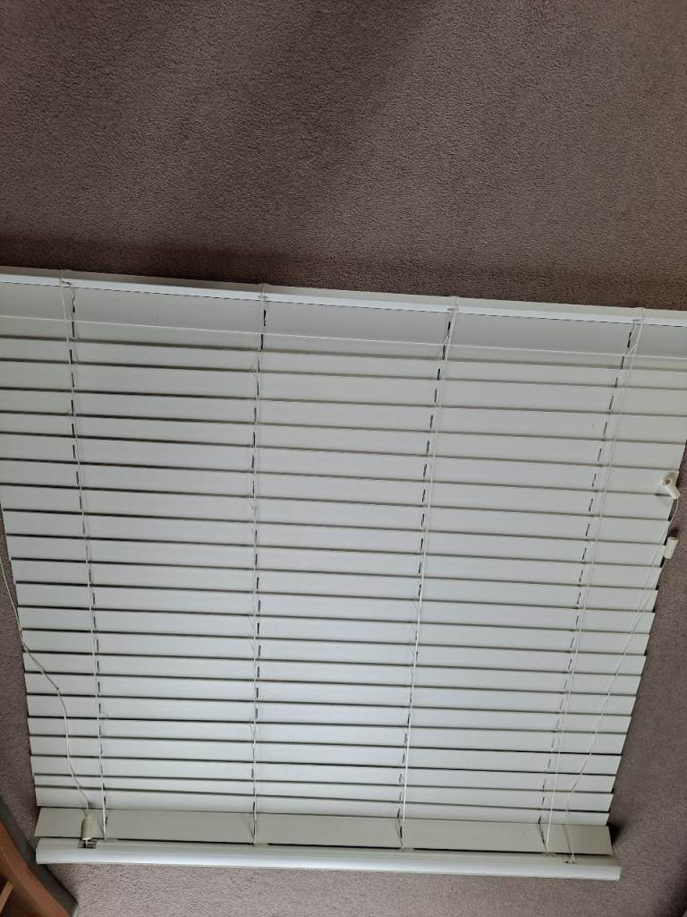 Faux wood Venetian blinds (pre-owned)