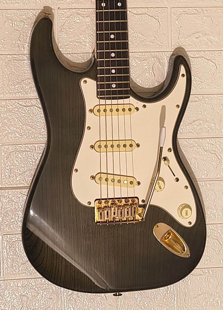 Greco GP-650 with Vintage Hard Case. Free UK Shipping if required 