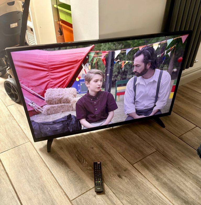 Bush 48 inch big screen smart hdr led tv bargain only £80 no offers free local delivery 