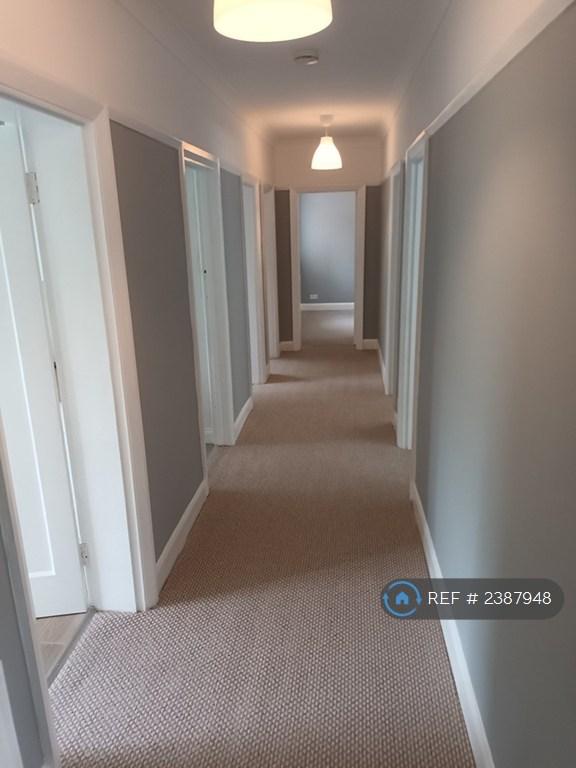 3 bedroom flat in Mount Avenue, London, W5 (3 bed) (#2387948)
