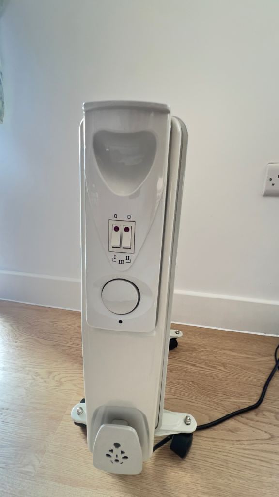 Dunelm 2000W Oil Filled 9 Fin Radiator