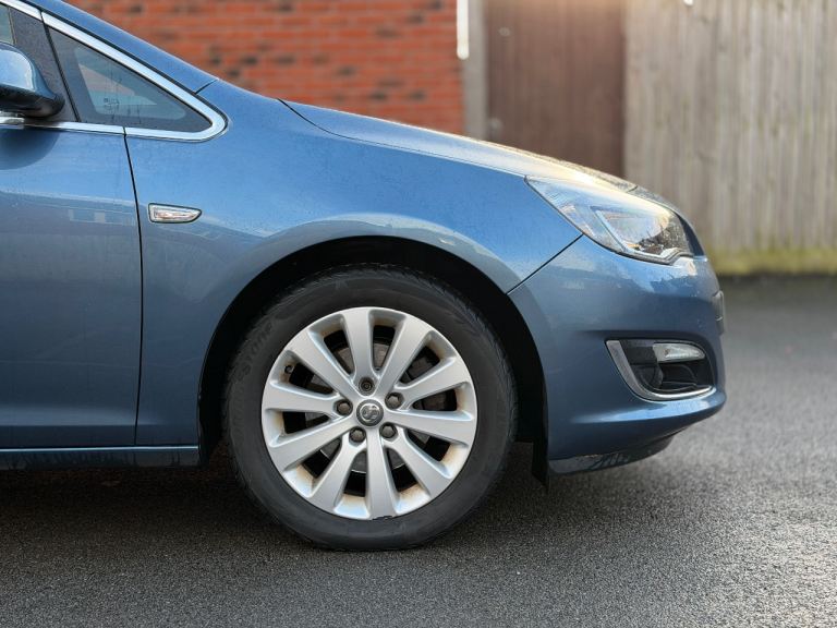 Vauxhall, ASTRA, Hatchback, 2013, Manual, 1956 (cc), 5 doors