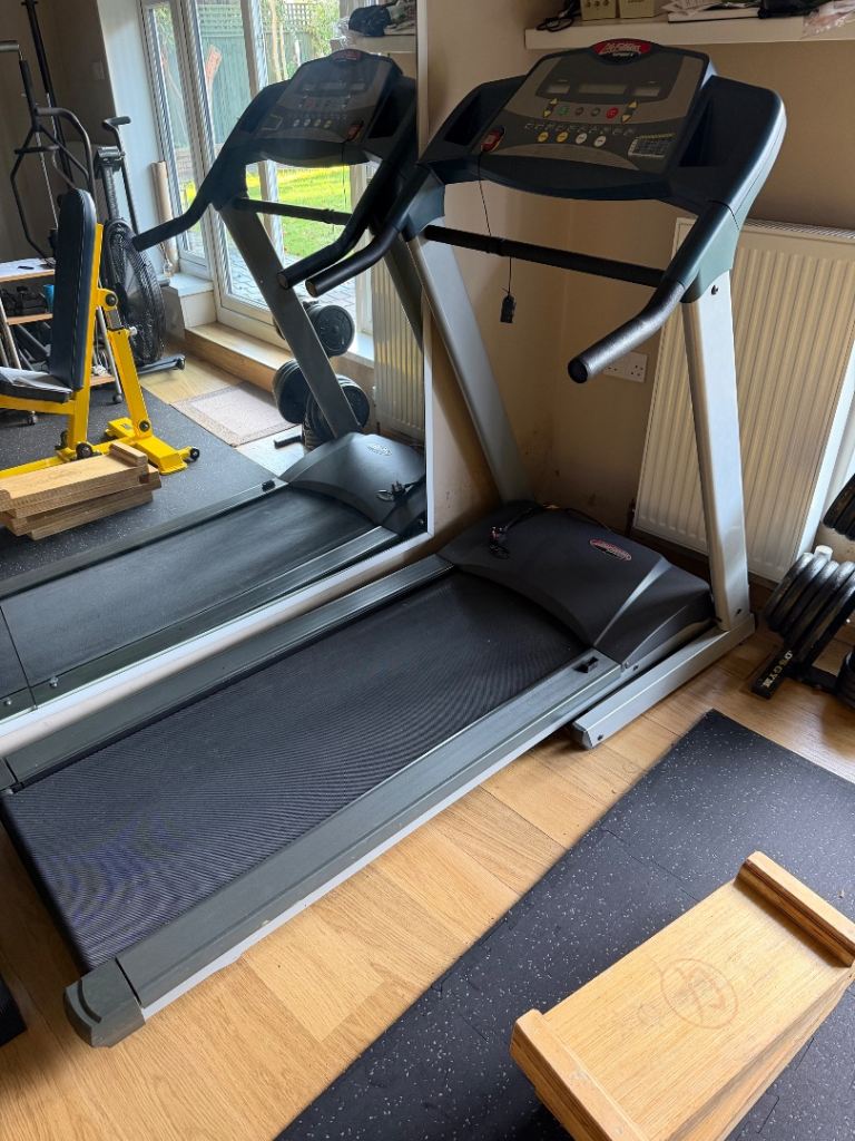 Life Fitness Sport Treadmill – Solid, Reliable – Pickup Only