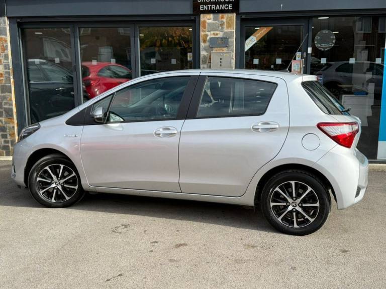 2018 Toyota Yaris 1.5 VVT-h Icon Tech Hatchback 5dr Petrol Hybrid E-CVT Euro 6 (s/s) (100 ps) Hat...