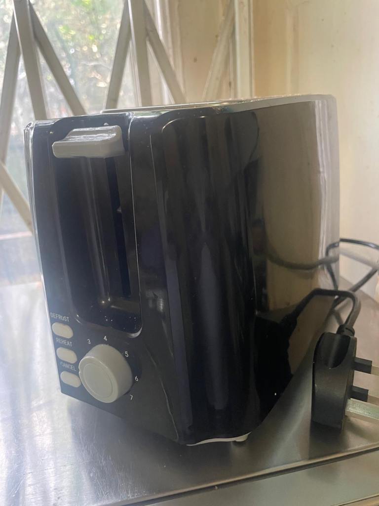 Black 2-Slice Toaster – Good Condition