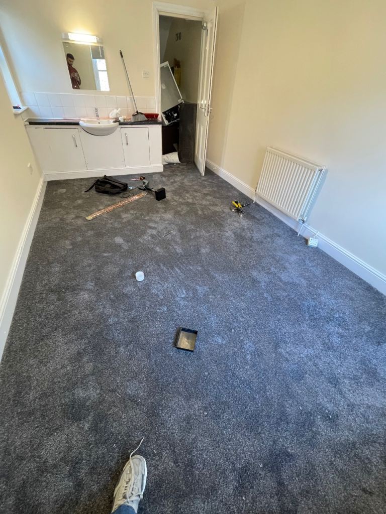 Professional carpet fitter, laminate and vinyl fitter