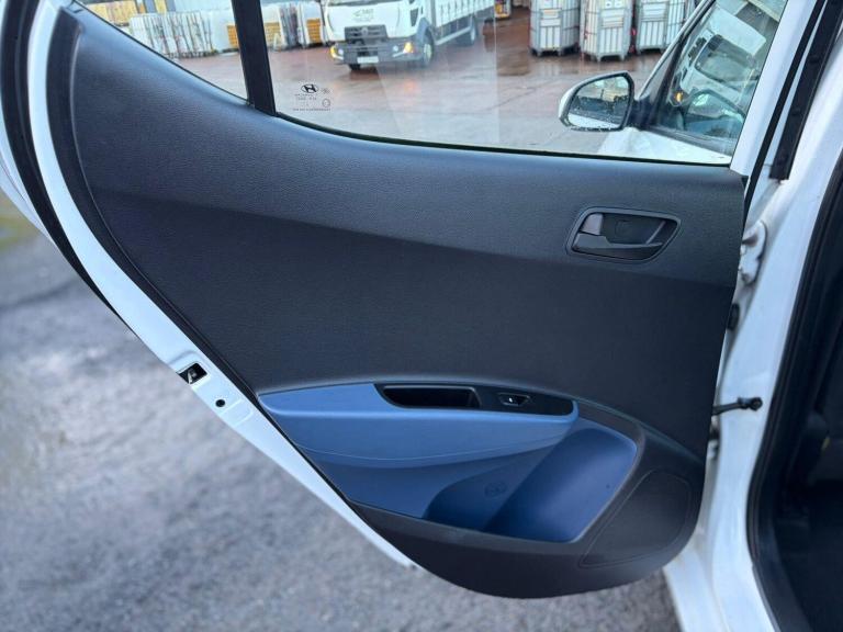 2015 Hyundai i10 1.0 SE Euro 5 5dr HATCHBACK Petrol Manual