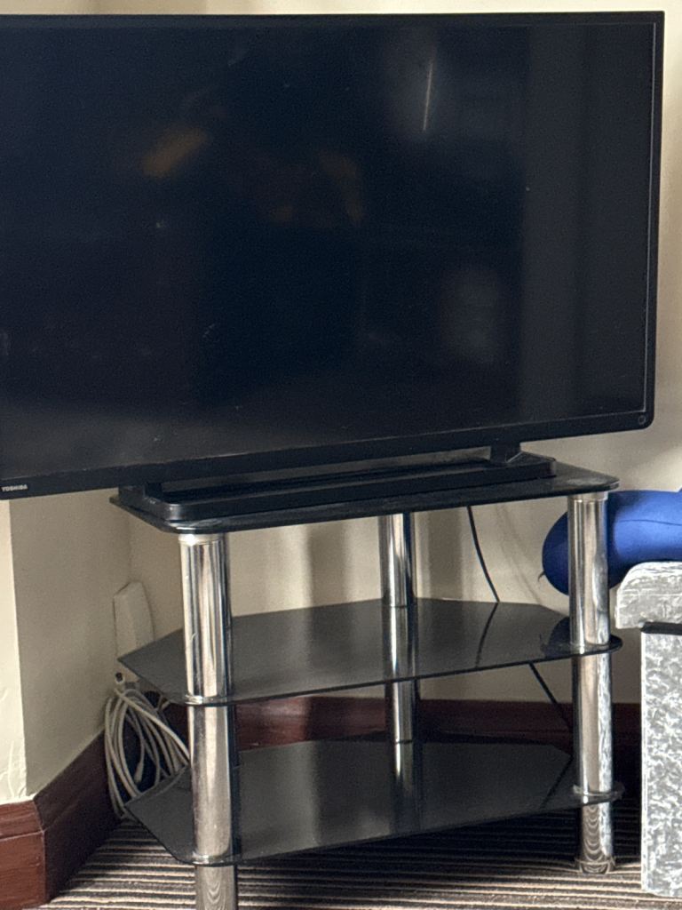 Tv with stand 40inch