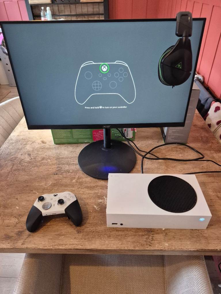 Xbox Series S + Elite Series 2 Controller + 240 hz Monitor