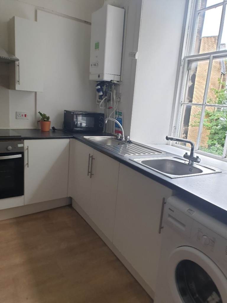 Students - 7 Bedroom HMO Flat Near The University