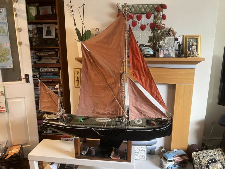 Model sailing yacht