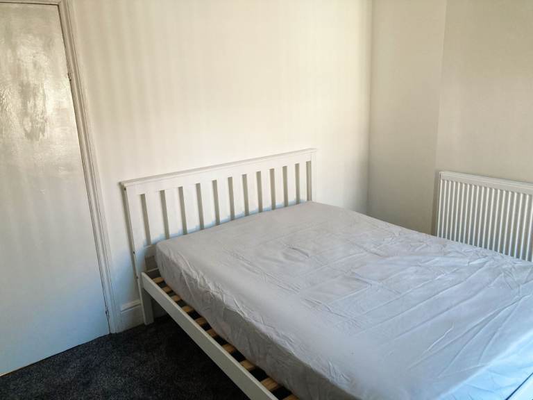CLEAN DOUBLE ROOM TO LET IN SHARE HOUSE IN LEICESTER LE3