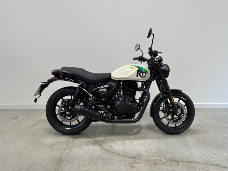 Royal Enfield Hunter 350 - In Rio White