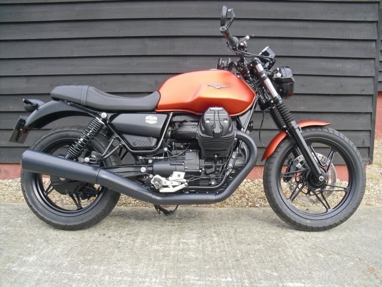 MOTO GUZZI V7 IV STONE 850 , 2022 ,SUNBURST ORANGE, SERVICED ,3350 MILES ONLY .