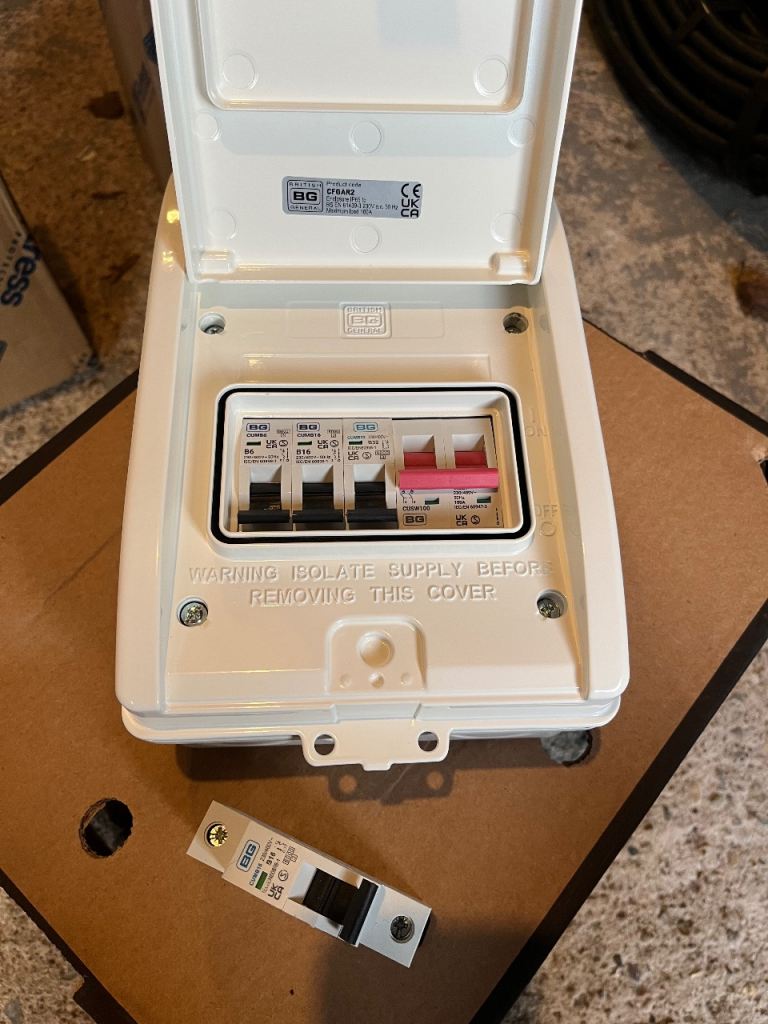 BG Consumer Unit/fuse box 100A 3 Way with extra fuse