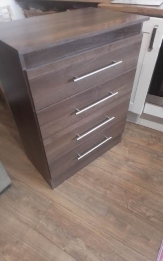 MODERN CHEST OF DRAWERS 