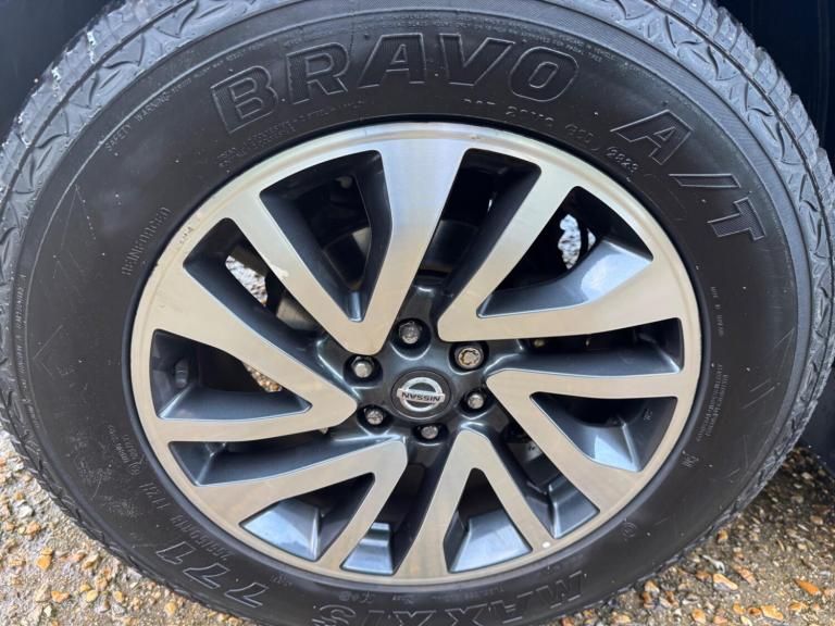  Nissan Navara 2.3 dCi Tekna Auto 4WD Euro 6 4dr Diesel Automatic