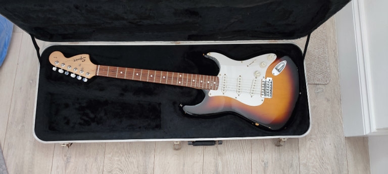 Fender Squier Stratocaster 20th anniversary with fender hard case