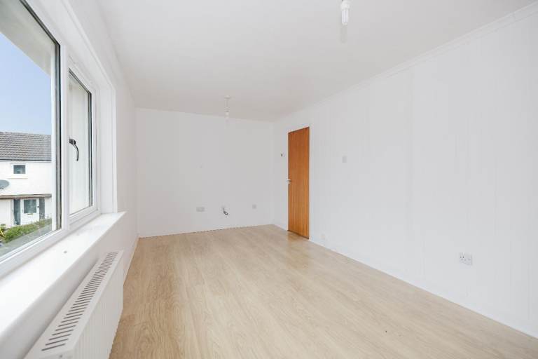 Fantastic, 1 bedroom, 1st floor flat in South Queensferry, unfurnished – available April