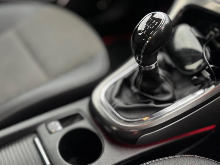 2011 Vauxhall Astra 1.6i 16V SE 5dr HATCHBACK Petrol Manual