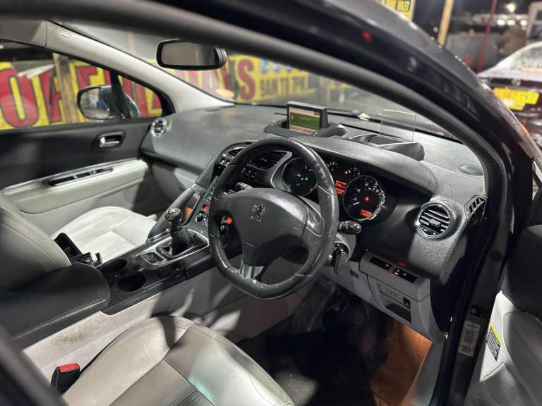 Peugeot, 3008, Hatchback, 2010, Manual, 1560 (cc), 5 doors