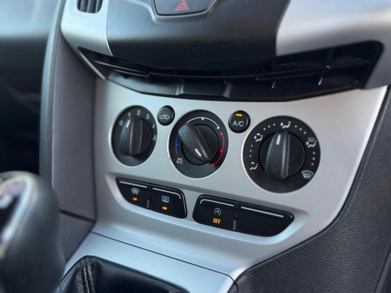 2012 Ford Focus 1.6 TDCi 115 Zetec 5dr HATCHBACK DIESEL Manual