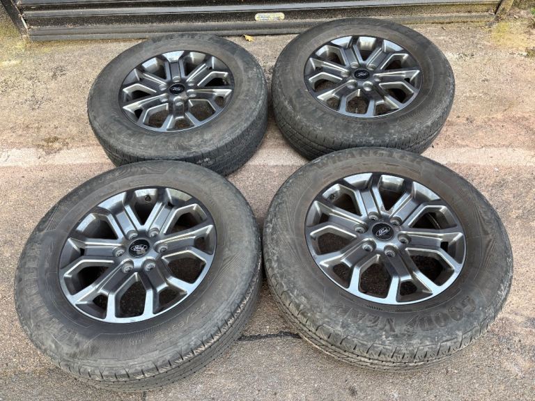 Set of original factory Ford Ranger 18” alloys used wheels 255/65/18 tyres