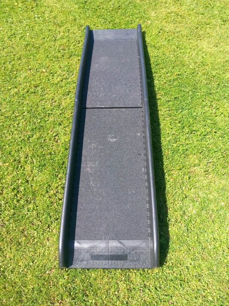 Foldable dog ramp