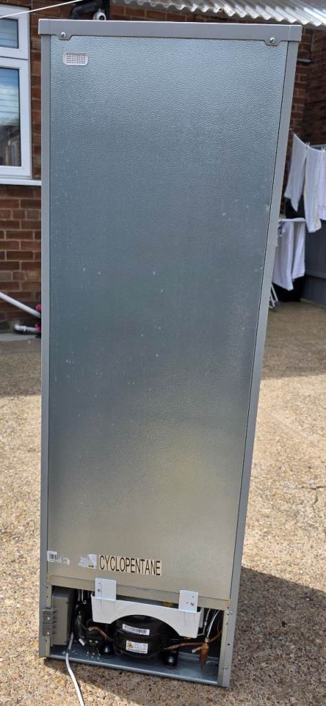 Logik fridge freezer in good condition Working perfectly