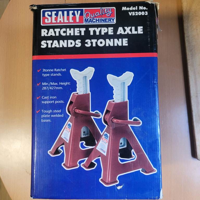 3 TONNE SEALEY AXLE STANDS 