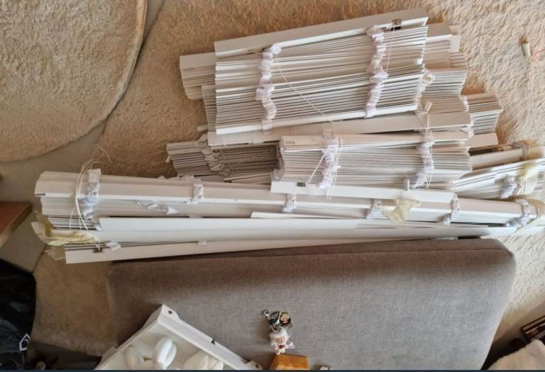 White blind 745x 1300