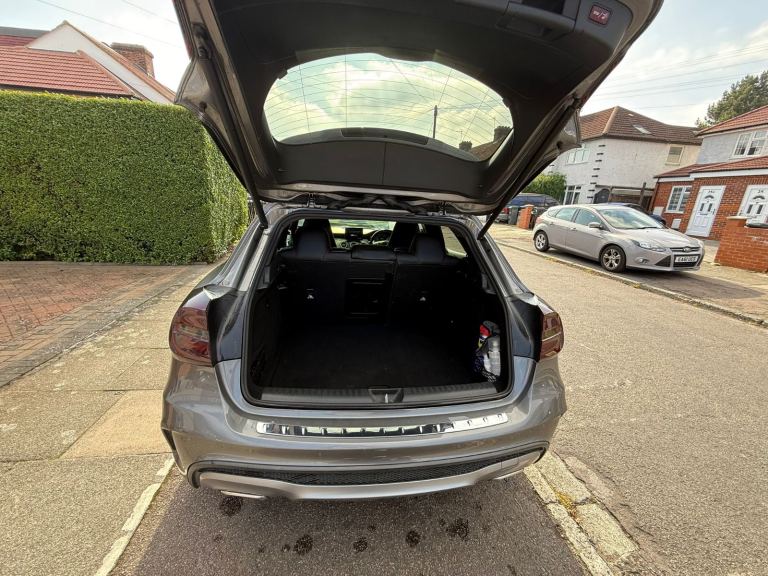 Mercedes-Benz, GLA, Hatchback, 2016, Semi-Auto, 2143 (cc), 5 doors