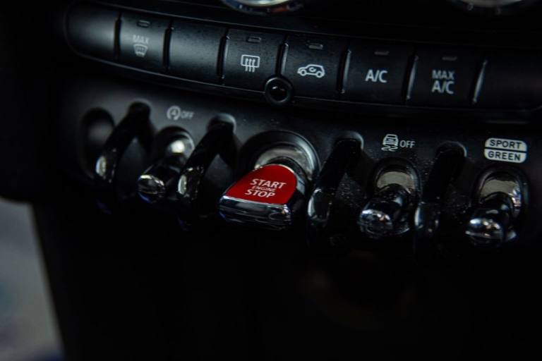 2018 MINI Hatch 1.5 Cooper Hatchback 3dr Petrol Manual Euro 6 (s/s) (136 ps) Hatchback Petrol Manual