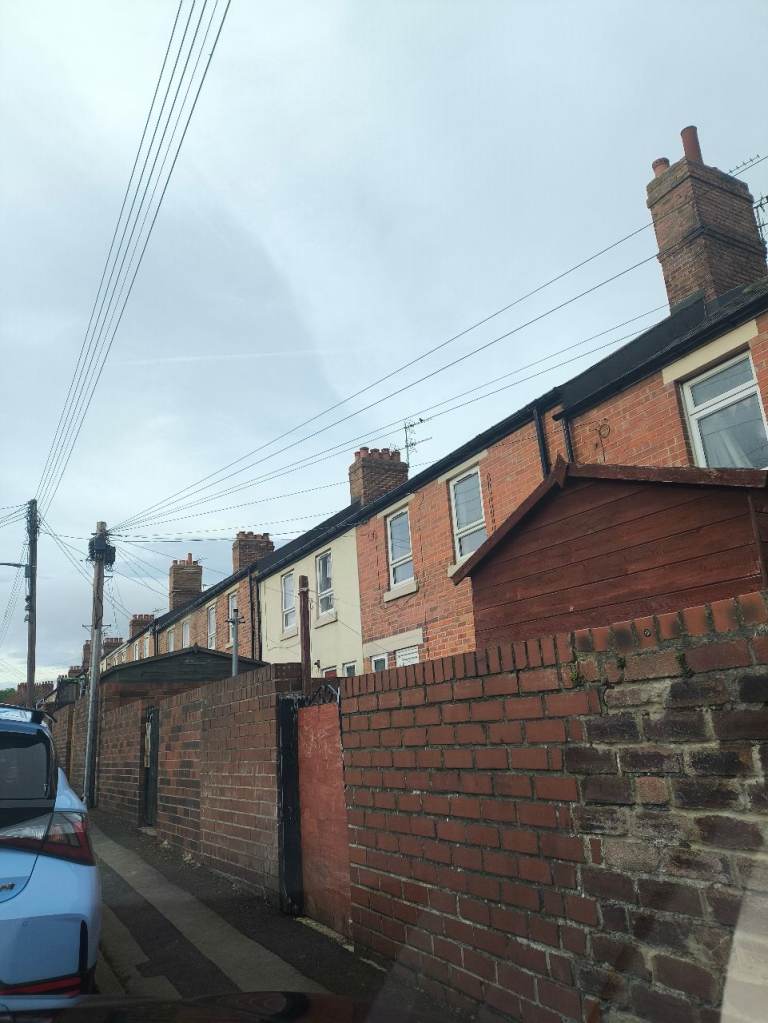 3 Bedroom Mid Terraced House 
