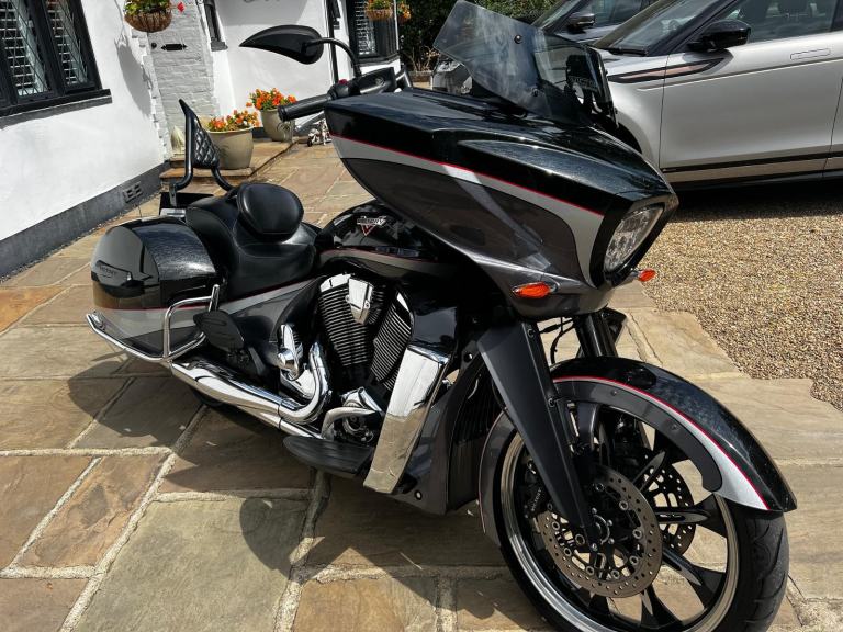 2016 VICTORY MAGNUM 1731