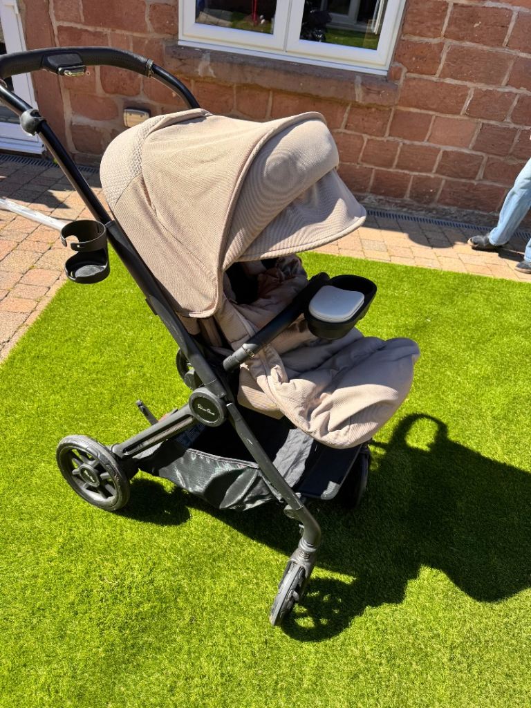 Silver Cross Reef Pram