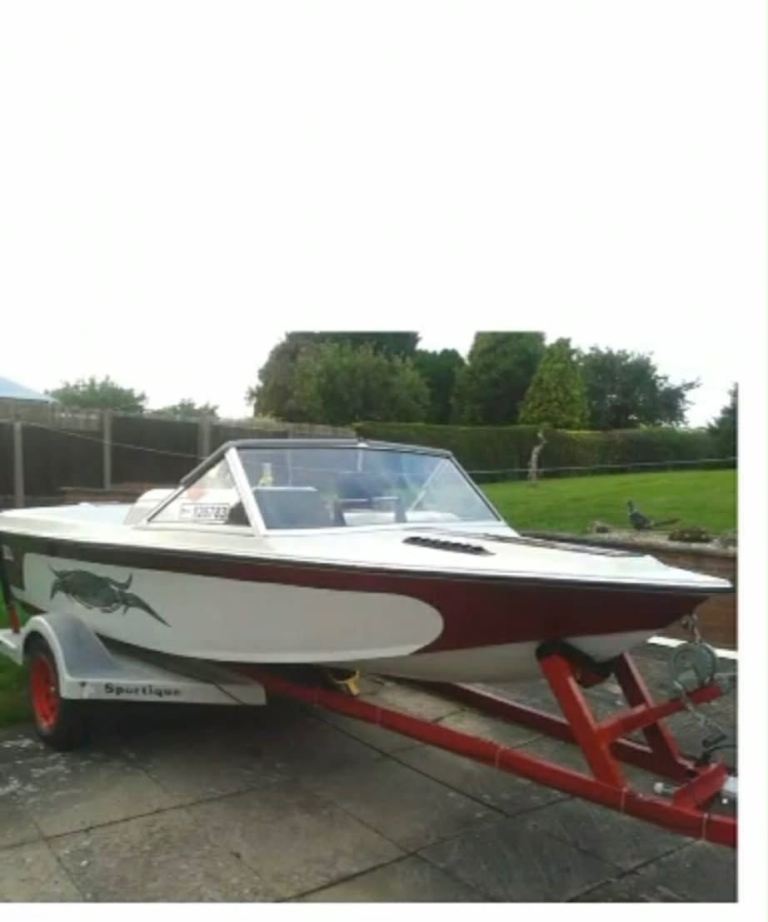 Speed boat 