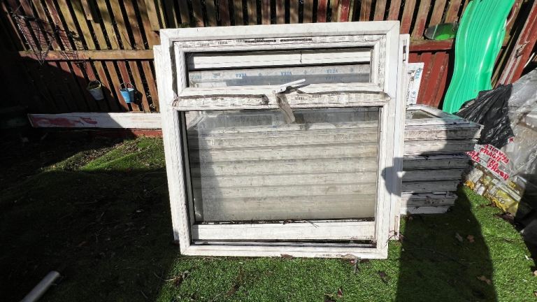 WINDOW UPVC DOUBLE GLAZED WHITE FRAME AND GLASSES 