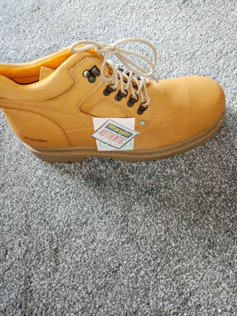 Tan Wrangler gents boots