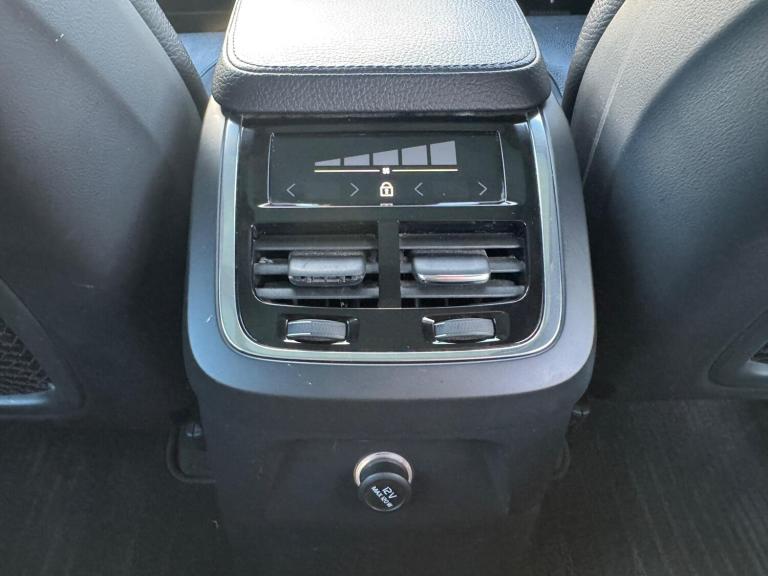 2017 Volvo XC90 2.0 T8 Hybrid Momentum Pro 5dr Geartronic ESTATE PETROL/ELECTRIC Automatic