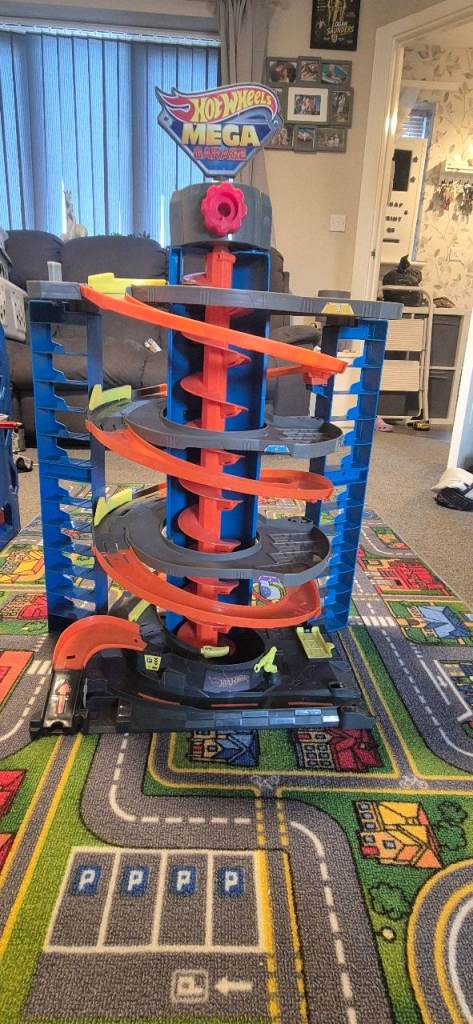 Hot Wheels Mega Garage Playset - Good Condition