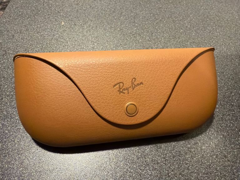 RAY-BAN META CHARGING CASE