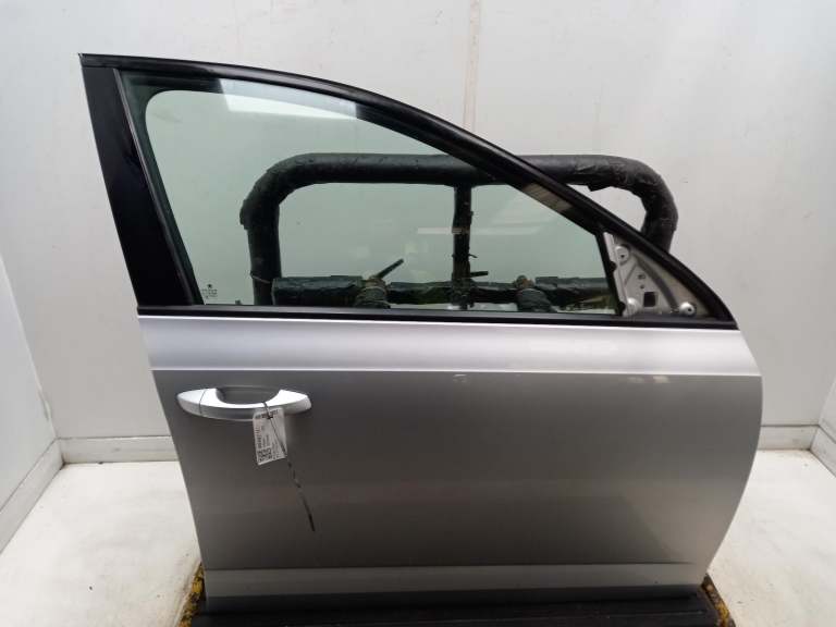 Skoda Octavia Right Front Door O/S 2013-2020 Silver 8e / A7w 5 Door Estate