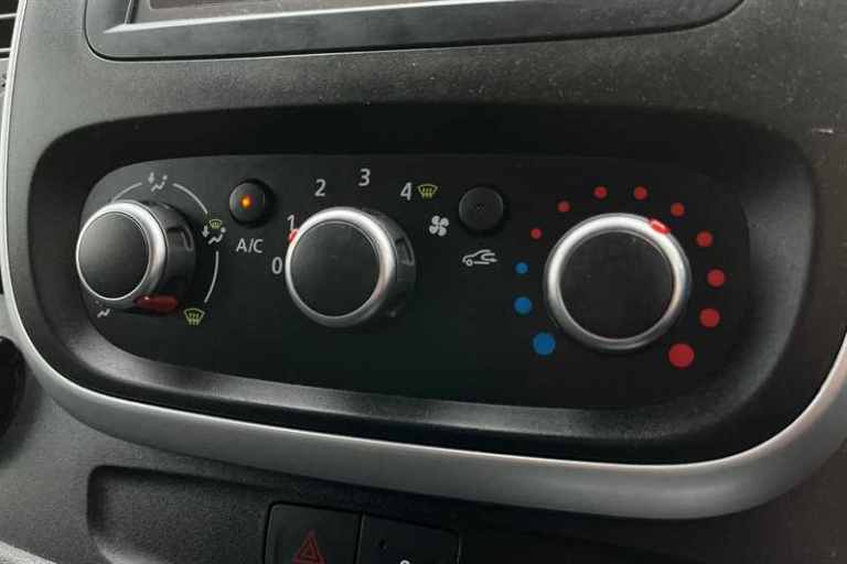 2020 Renault Trafic 2.0 dCi ENERGY 30 Sport Nav Minibus Double Cab 5dr Diesel Manual LWB Euro 6 M...