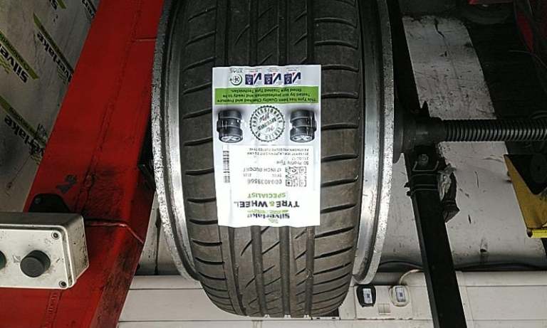 215 50 R17 95w Laufenn S Fit Eq 6mm Partworn Pressure Tested Tyre